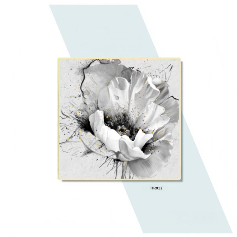 HR812